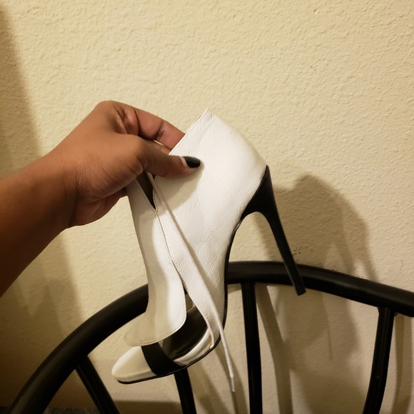 Lace up open toe booties - Picture 3 of 4